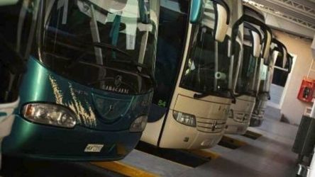 Τρίκαλα: Βγήκαν τα μαχαίρια σε λεωφορείο του ΚΤΕΛ Καρδίτσας – Τοξικομανείς οι δυο τραυματίες