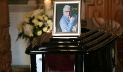 Σπαρακτικό «αντίο» στον Κώστα Βουτσά