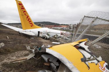 Σοκαριστικό βίντεο από τη συντριβή του Boeing στην Τουρκία (ΒΙΝΤΕΟ)