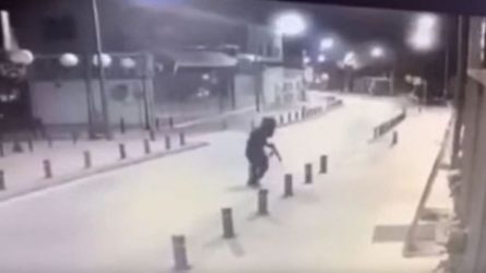 Η στιγμή που ένοπλος «γαζώνει» καφετέρια στην Κύπρο (ΒΙΝΤΕΟ)