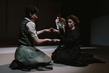 «Η Απολογία της Μαρί Κιουρί» με την Πέγκυ Τρικαλιώτη στο Θέατρο Αμαλία
