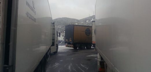 Κλειστή η Εθνική Οδός Κοζάνης – Λάρισας, εγκλωβισμένοι οι οδηγοί