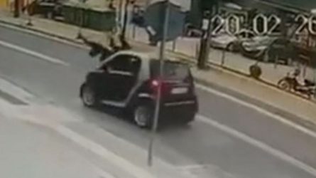Σοκαριστικό βίντεο από παράσυρση γυναίκας και παιδιού! (ΒΙΝΤΕΟ)