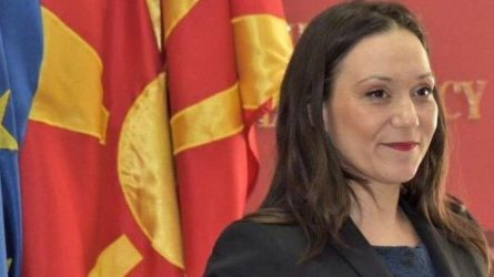 Β. Μακεδονία: Απέπεμψαν την υπουργό που επέμενε στην επίμαχη πινακίδα