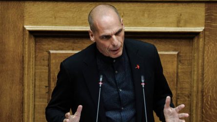 «Οχι» Βαρουφάκη στο νομοσχέδιο υπέρ της πλήρους αποποινικοποίησης της χρήσης κάνναβης