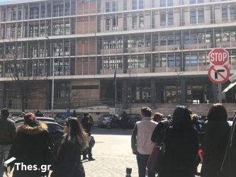 Θεσσαλονίκη: Στον ανακριτή οι ανήλικοι που «σημάδεψαν» με όπλο αστυνομικούς