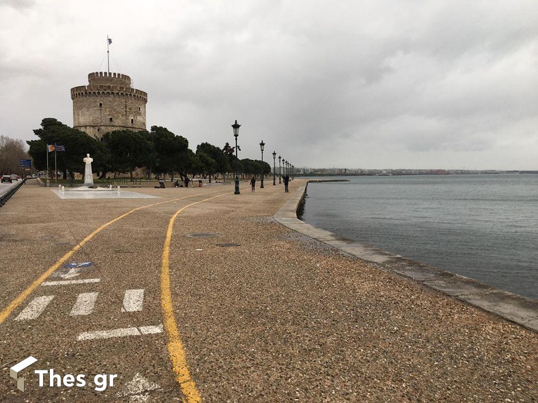 Θεσσαλονίκη παραλία συννεφιά απαγόρευση κυκλοφορίας