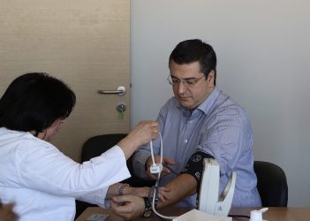 Μήνυμα για την αιμοδοσία από τον Απόστολο Τζιτζικώστα