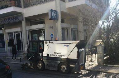 Απολυμαίνει τους δρόμους ο Δήμος Ωραιοκάστρου λόγω κορονοϊού!