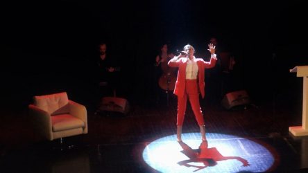“RED”Α DARK CABARET με τη Νίνα Λοτσάρη