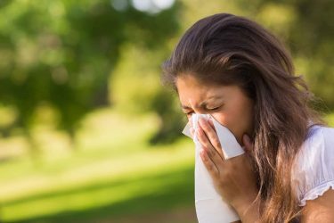 Αλλεργίες την άνοιξη: Μέτρα που μπορείτε να πάρετε μέσα στο σπίτι σας