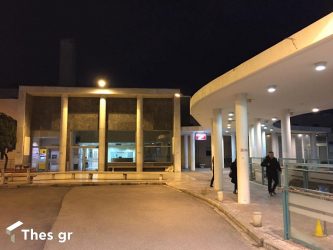 Θεσσαλονίκη: Χειροκρότησαν για τους γιατρούς και τους νοσηλευτές (ΒΙΝΤΕΟ)