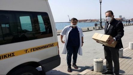 Μάσκες και ασπίδες από τον ΙΣΘ σε νοσοκομεία της Θεσσαλονίκης
