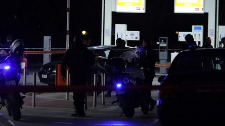 Μακελειό έξω από σούπερ μάρκετ με δύο νεκρές γυναίκες