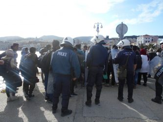 Εκατοντάδες πρόσφυγες στο λιμάνι στη Μυτιλήνη λόγω fake news