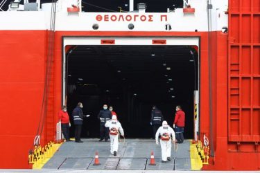 Πλωτή υγειονομική «βόμβα» στον Πειραιά: Πάνω από 120 τα κρούσματα σε πλοίο