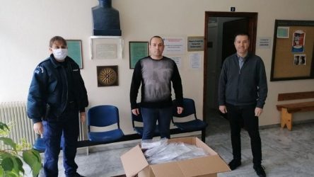 Δωρεά 550 μασκών στους Αστυνομικούς από την Ενωση Ξενοδόχων Χαλκιδικής