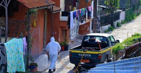Κορονοϊός: Ενταση στη Νέα Σμύρνη – Αρνούνται τη μεταφορά τα νέα κρούσματα
