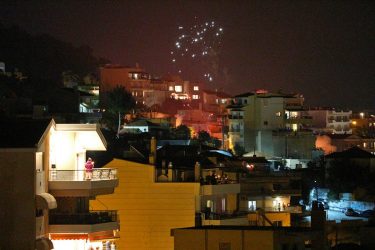 Καβάλα: Ανάσταση με γεμάτα μπαλκόνια (ΦΩΤΟ)