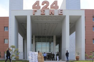 Κορονοϊός: Η μεγάλη μάχη που δίνουν γιατροί και νοσηλευτές στο 424