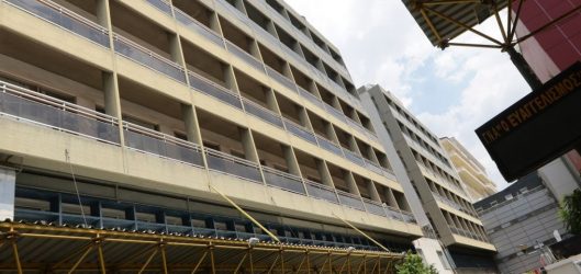 Κορονοϊός: Ανεμβολίαστος 20χρονος νοσηλεύεται διασωληνωμένος στον «Ευαγγελισμό»