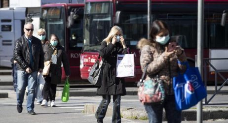 Μειώνεται ο αριθμός κρουσμάτων και νεκρών από τον κορονοϊό στην Ιταλία