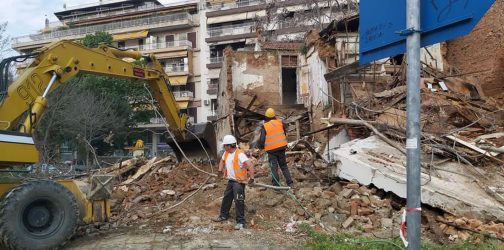 Θεσσαλονίκη: Συνεχίζονται οι κατεδαφίσεις επικίνδυνων κτηρίων της πόλης (ΦΩΤΟ)