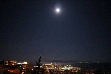 H εντυπωσιακή υπερπανσέληνος από την… Καβάλα (ΦΩΤΟ)