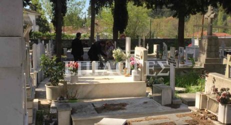 Σέρρες: Ο δήμαρχος και οι δημοτικοί σύμβουλοι ανάβουν τα καντηλάκια στα κοιμητήρια