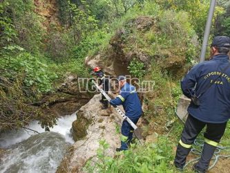 Βέροια: Σώος ανασύρθηκε ο νεαρός που εγκλωβίστηκε στον Τριπόταμο (ΒΙΝΤΕΟ)