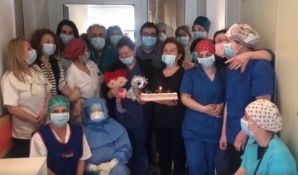 Ξάνθη: Γιόρτασαν τα γενέθλια γιατρού στο νοσοκομείο