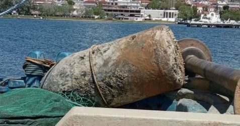 “Ψάρεψαν” νάρκη 750 κιλών στην Μηχανιώνα (ΦΩΤΟ)