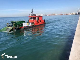 Θεσσαλονίκη: Η “Αλκίππη” άρχισε τον καθαρισμό του Θερμαϊκού (ΦΩΤΟ)