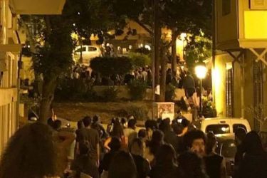 Θεσσαλονίκη: Ενταση κατά την εκκένωση συγκεντρωμένων από τα ΜΑΤ (ΒΙΝΤΕΟ & ΦΩΤΟ)