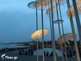 Θεσσαλονίκη: Οι “Ομπρέλες” του Ζογγολόπουλου στα χρώματα του Πάσχα