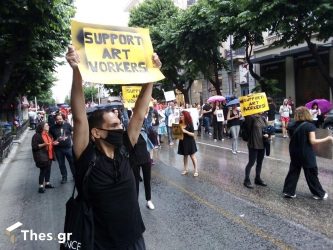 Θεσσαλονίκη: “Φωνάζουν” οι καλλιτέχνες για τα μέτρα στήριξης (ΦΩΤΟ)