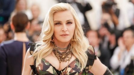 Η Μαντόνα  “διαφημίζει” θαυματουργή θεραπεία για τον κορονοϊό