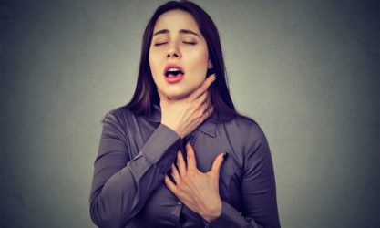 Μέθοδος Heimlich: Τι να κάνετε αν πνίγεστε και είστε μόνοι