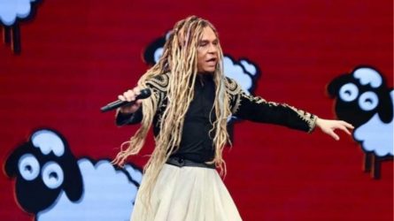 Ο σάλος που δημιουργήθηκε για τη… φουστανέλα του Σαμαρά!
