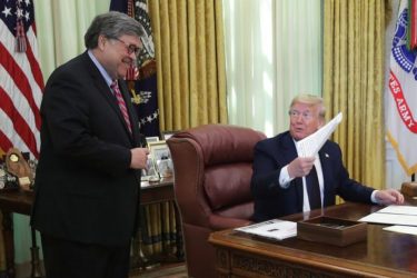 Σάλος με το διάταγμα Τραμπ για τον περιορισμό στα social media