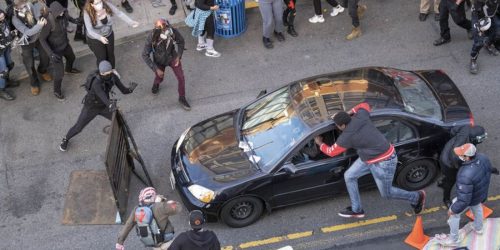 ΗΠΑ: Οδηγός στο Σιάτλ έριξε το όχημά του πάνω στο πλήθος (ΒΙΝΤΕΟ)