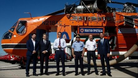 Παραδόθηκαν 20 πυροσβεστικά οχήματα παρουσία Μητσοτάκη