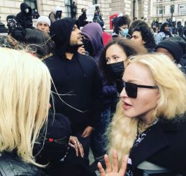 Λονδίνο: Στην πορεία για την δολοφονία Φλόιντ η Μαντόνα