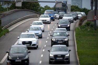 Γερμανία: Αυξάνονται οι φωνές για “Κυριακή χωρίς αυτοκίνητο” λόγω καυσίμων