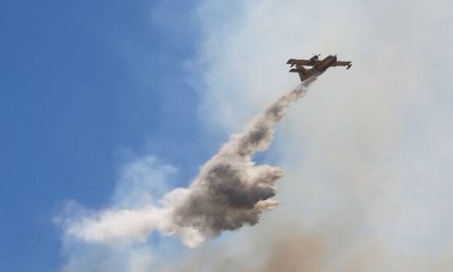 Κατασβέστηκε η μεγάλη φωτιά στη Βάρη