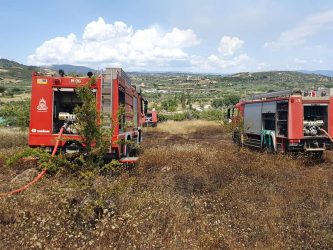 Φωτιά στη Λέσβο: Μεγάλες φλόγες στα Βατερά – Κάηκαν σπίτια