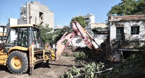 Κατεδαφίστηκαν εγκαταλελειμμένα κτίρια σε Νεάπολη και Συκιές