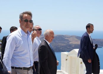 Μητσοτάκης από Σαντορίνη: “Εμβληματικός προορισμός”