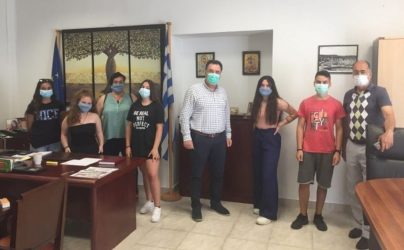 Μυτιλήνη: Μαθητές έκαναν τα λεφτά της εκδρομής τους μάσκες για το νοσοκομείο!
