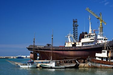 Παρατείνεται η λειτουργία των ναυπηγείων του Θερμαϊκού